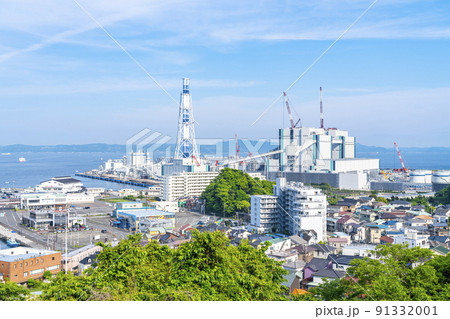 【神奈川県】自然に囲まれた海岸沿いの久里浜の風景 91332001