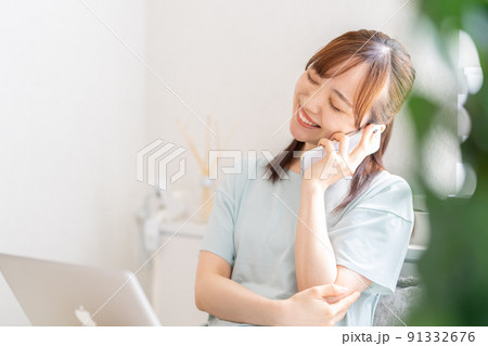 嬉しい女性 91332676