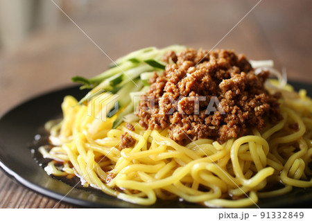 炸醤麺 炸醤麺 91332849