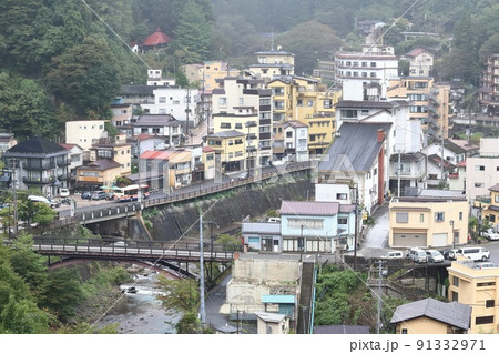 福島　福島市　土湯温泉の街並み 91332971