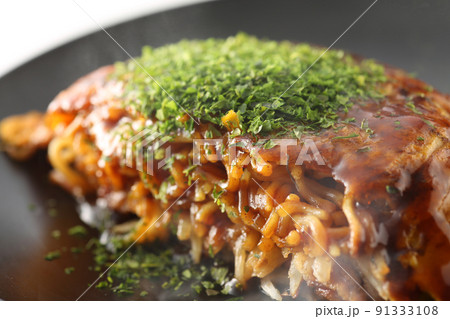 日本のソウルフード広島風お好み焼き 91333108