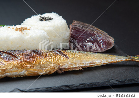 カツオのたたきとサンマの塩焼き カツオのたたきとサンマの塩焼き 91333332