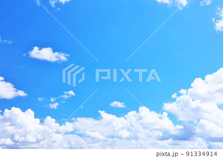 夏の青空と雲 夏の青空と雲 91334914