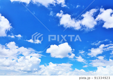 夏の青空と雲 夏の青空と雲 91334923