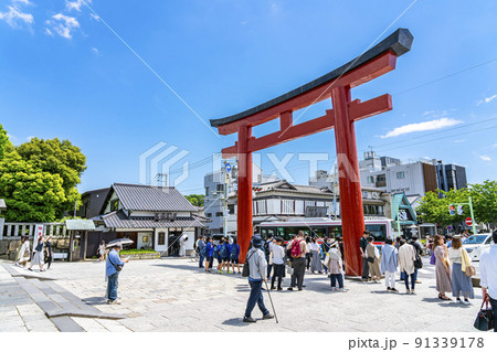 【神奈川県】鎌倉　風格を感じる鶴岡八幡宮の大鳥居 91339178
