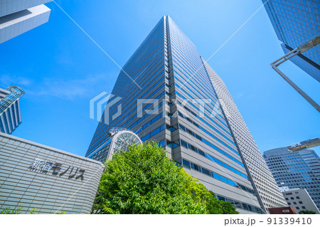 日本の東京都市景観　新宿副都心…。新宿モノリスなど超高層ビル群などを望む 91339410
