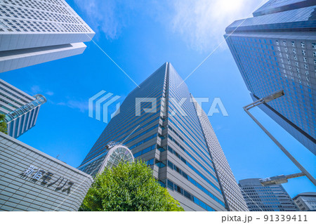 日本の東京都市景観　新宿副都心…。新宿モノリスなど超高層ビル群などを望む 91339411