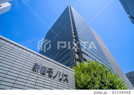 日本の東京都市景観　新宿副都心…。新宿モノリスなど超高層ビル群などを望む 91339448