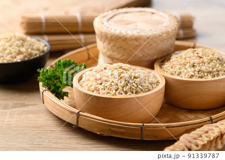 Organic Thai brown rice grain in bowl, Healthy food ingredients Organic Thai brown rice grain in bowl, Healthy food ingredients 91339787