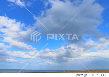 海岸 海 青空 雲 海岸 海 青空 雲 91340115