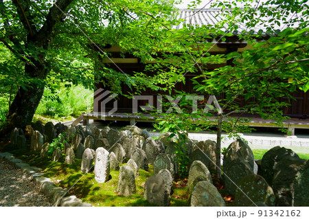 ならまち・元興寺・禅室と石仏群 91342162