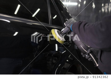 Car body polishing process at the detailing workshop. 91342362