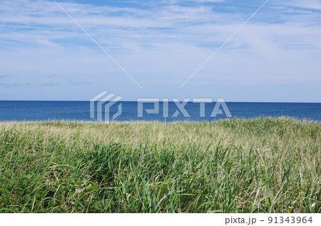 北海道猿払村 エサヌカ線から見たオホーツク海 北海道猿払村 エサヌカ線から見たオホーツク海 91343964