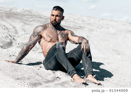 Sexy portrait of muscular handsome topless male model at the beach 91344009