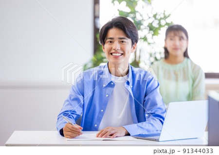 大学生　授業風景 91344033