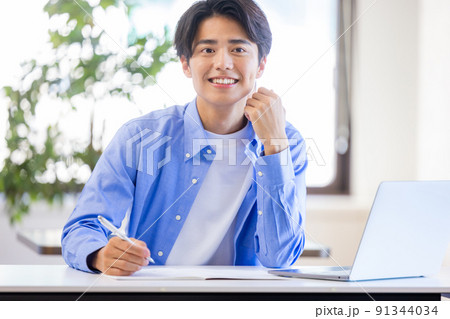大学生　授業風景 91344034
