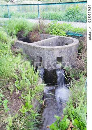 長野県の灌漑施設 西天竜幹線水路 円筒分水群「羽北1号甲」 特徴的な灌漑施設 長野県の灌漑施設 西天竜幹線水路 円筒分水群「羽北1号甲」 特徴的な灌漑施設 91345986