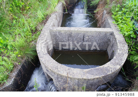 長野県の灌漑施設 西天竜幹線水路 円筒分水群「羽北1号甲」 特徴的な灌漑施設 長野県の灌漑施設 西天竜幹線水路 円筒分水群「羽北1号甲」 特徴的な灌漑施設 91345988