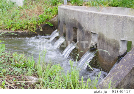 長野県の灌漑施設 西天竜幹線水路 円筒分水群「羽北2号」 特徴的な灌漑施設 長野県の灌漑施設 西天竜幹線水路 円筒分水群「羽北2号」 特徴的な灌漑施設 91346417