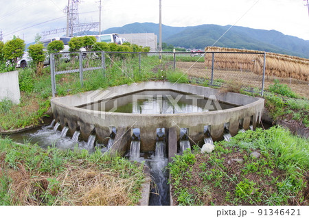 長野県の灌漑施設 西天竜幹線水路 円筒分水群「羽北2号」 特徴的な灌漑施設 長野県の灌漑施設 西天竜幹線水路 円筒分水群「羽北2号」 特徴的な灌漑施設 91346421