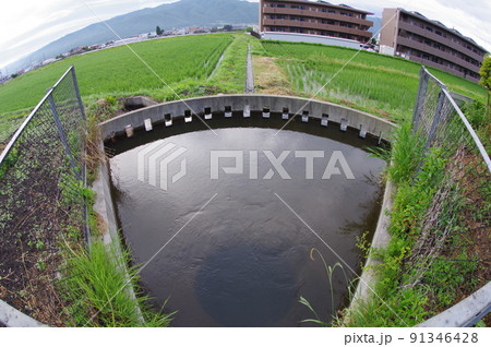 長野県の灌漑施設 西天竜幹線水路 円筒分水群「羽北2号」 特徴的な灌漑施設 長野県の灌漑施設 西天竜幹線水路 円筒分水群「羽北2号」 特徴的な灌漑施設 91346428