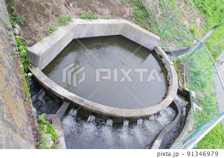 長野県の灌漑施設 西天竜幹線水路 円筒分水群「沢5号」 特徴的な灌漑施設 長野県の灌漑施設 西天竜幹線水路 円筒分水群「沢5号」 特徴的な灌漑施設 91346979