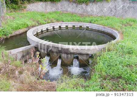 長野県の灌漑施設 西天竜幹線水路 円筒分水群「大出6号乙」 特徴的な灌漑施設 長野県の灌漑施設 西天竜幹線水路 円筒分水群「大出6号乙」 特徴的な灌漑施設 91347315
