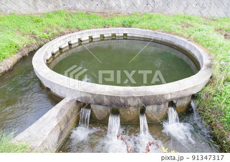 長野県の灌漑施設 西天竜幹線水路 円筒分水群「大出6号乙」 特徴的な灌漑施設 長野県の灌漑施設 西天竜幹線水路 円筒分水群「大出6号乙」 特徴的な灌漑施設 91347317