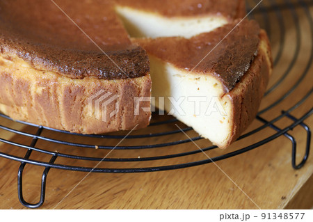 米粉のベイクドチーズケーキ グルテンフリーの手作りケーキ 米粉のベイクドチーズケーキ グルテンフリーの手作りケーキ 91348577