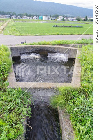長野県の灌漑施設 西天竜幹線水路 円筒分水群「松島11号2」 特徴的な灌漑施設 長野県の灌漑施設 西天竜幹線水路 円筒分水群「松島11号2」 特徴的な灌漑施設 91348597