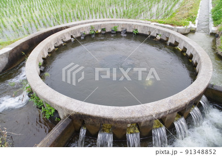 長野県の灌漑施設 西天竜幹線水路 円筒分水群「松島9号」 特徴的な灌漑施設 長野県の灌漑施設 西天竜幹線水路 円筒分水群「松島9号」 特徴的な灌漑施設 91348852