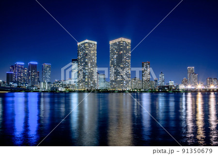 豊洲ぐるり公園から望む高層マンション群の夜景(11月) 91350679