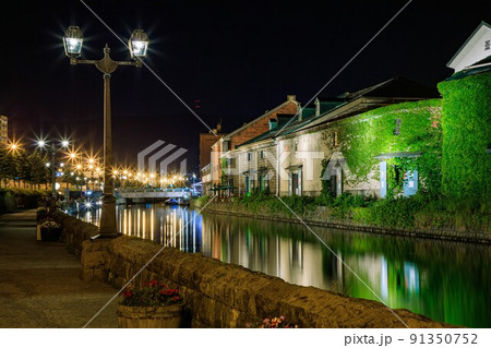 小樽運河の6月下旬の夜景 91350752