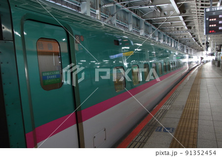 東北新幹線E5系（8号車：新幹線オフィス車両） 91352454