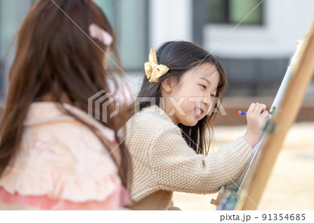 子供 ライフスタイル 二人 91354685