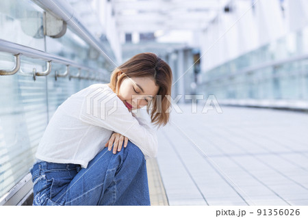女性のポートレート 91356026