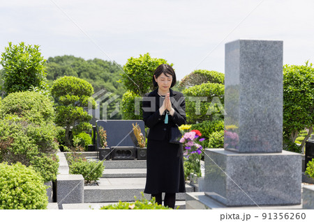 お墓参り 91356260