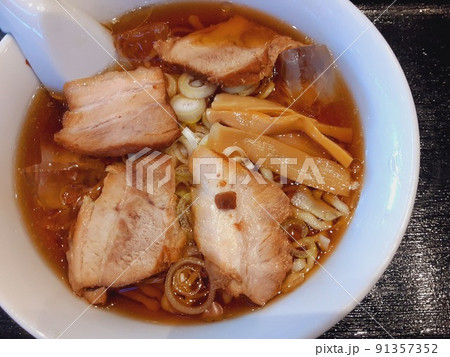 冷やし醤油ラーメン チャーシュー入り 冷やし醤油ラーメン チャーシュー入り 91357352