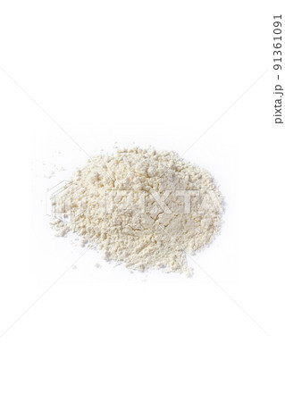 小麦粉 白背景 縦位置 小麦粉 白背景 縦位置 91361091