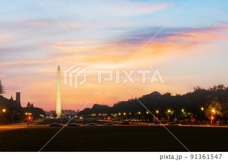 Washington monument at the national mall in the evening. 91361547