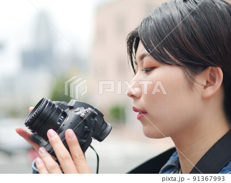 女性フォトグラファー　カメラ女子 91367993