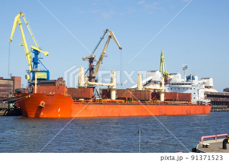 Coal is loaded on a dry cargo ship in a docked port. Coal is loaded on a dry cargo ship in a docked port. 91371523