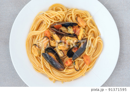 Mussel pasta 91371595