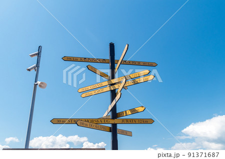Wooden arrows pointing direction and distances measured from the Hel to the different cities in the World Wooden arrows pointing direction and distances measured from the Hel to the different cities in the World 91371687