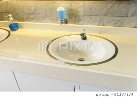 手洗い器 91377374