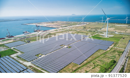 風力発電とメガソーラーパネル 風力発電とメガソーラーパネル 91377520