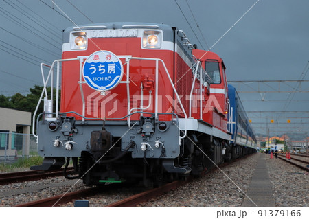 内房線の館山電留線に駐機中のDE10-1704牽引の急行うち房号_2022/6/11撮影 91379166