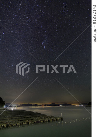 瀬戸内の秋の星景　オリオン座と冬の大三角 91382143