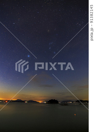 瀬戸内の秋 夜明けの星景オリオン座と冬の大三角 瀬戸内の秋 夜明けの星景オリオン座と冬の大三角 91382145