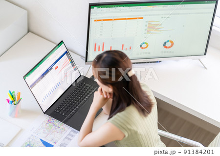 総務　経理　事務職　営業事務　一般事務　事務スタッフ　表計算　グラフ 91384201